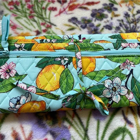 NWT Vera Bradley Lemon Grove Curling & Flat Iron Cover - Picture 2 of 6